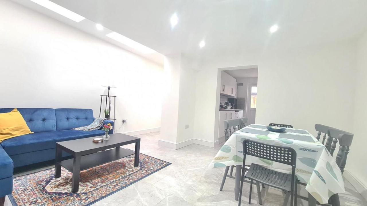 Deluxe Private Room In Manor Park Лондон Екстер'єр фото